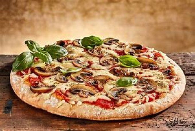 PIZZA ROMANA ( Jambon ,champignons  ) MAISON  28 CM 
