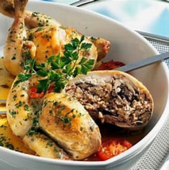 1 POULET RÔTI FARCI SAUCE Maison   et Garniture