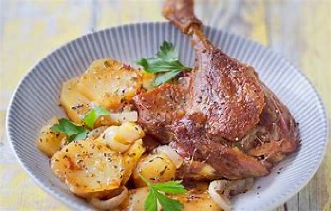   Cuisses de canard confites  sauce cèpes - maison